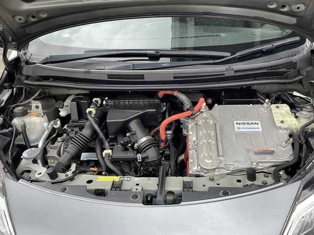 日産 ノート e－パワー ニスモ 福井県 2017(平29)年 5万km ダークメタルグレー 純正7インチナビ/フルセグTV/アラウンドビューモニター/エマージェンシーブレーキ/クリアランスソナー/レーンキープアシスト/ETC/前後ドライブレコーダー/社外マフラーカッター/スマートルームミラー/オートライト/LEDヘッドライト/社外AW/ワンオーナー/プッシュスタート/インテリキー/社外フロアマット/ステアリングスイッチ/フォグランプ/ウィンカーミラー