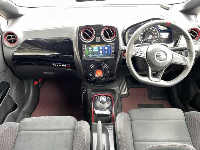 日産 ノート e－パワー ニスモ 福井県 2017(平29)年 5万km ダークメタルグレー 純正7インチナビ/フルセグTV/アラウンドビューモニター/エマージェンシーブレーキ/クリアランスソナー/レーンキープアシスト/ETC/前後ドライブレコーダー/社外マフラーカッター/スマートルームミラー/オートライト/LEDヘッドライト/社外AW/ワンオーナー/プッシュスタート/インテリキー/社外フロアマット/ステアリングスイッチ/フォグランプ/ウィンカーミラー