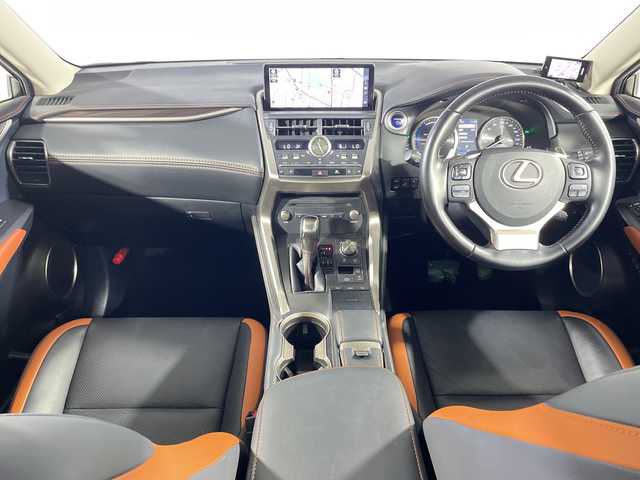 レクサス ＮＸ 300h バージョンL 神奈川県 2020(令2)年 5.1万km ソニッククォーツ サンルーフ/純正10.3型SDナビゲーション/フルセグ　AM　FM　CD　DVD　Bluetooth/パノラミックビュー/レーントレーシングアシスト/プリクラッシュセーフティー/パーキングサポートアラート/パーキングサポートブレーキ/ロードサインアシスト/ブラインドスポットモニター/ヘッドアップディスプレイ/レーダークルーズコントロール/ビルドインETC2.0/パワーシート/シートヒーター/シートベンチレーション/前後ドライブレコーダー/パワーバックドア/メモリーシート/オートホールド/ステアリングヒーター/ステアリングリモコン/パドルシフト/純正フロアマット/レザーシート/革巻きステアリング/オートマチックライト/オートマチックハイビーム/プッシュスタート/純正18インチホイール/LEDヘッドライト/スマートキー/スペアキー1本