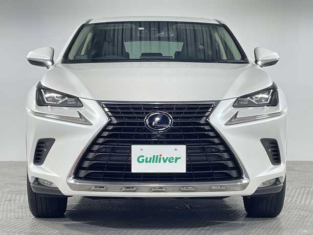 レクサス ＮＸ 300h バージョンL 神奈川県 2020(令2)年 5.1万km ソニッククォーツ サンルーフ/純正10.3型SDナビゲーション/フルセグ　AM　FM　CD　DVD　Bluetooth/パノラミックビュー/レーントレーシングアシスト/プリクラッシュセーフティー/パーキングサポートアラート/パーキングサポートブレーキ/ロードサインアシスト/ブラインドスポットモニター/ヘッドアップディスプレイ/レーダークルーズコントロール/ビルドインETC2.0/パワーシート/シートヒーター/シートベンチレーション/前後ドライブレコーダー/パワーバックドア/メモリーシート/オートホールド/ステアリングヒーター/ステアリングリモコン/パドルシフト/純正フロアマット/レザーシート/革巻きステアリング/オートマチックライト/オートマチックハイビーム/プッシュスタート/純正18インチホイール/LEDヘッドライト/スマートキー/スペアキー1本