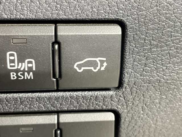 レクサス ＮＸ 300h バージョンL 神奈川県 2020(令2)年 5.1万km ソニッククォーツ サンルーフ/純正10.3型SDナビゲーション/フルセグ　AM　FM　CD　DVD　Bluetooth/パノラミックビュー/レーントレーシングアシスト/プリクラッシュセーフティー/パーキングサポートアラート/パーキングサポートブレーキ/ロードサインアシスト/ブラインドスポットモニター/ヘッドアップディスプレイ/レーダークルーズコントロール/ビルドインETC2.0/パワーシート/シートヒーター/シートベンチレーション/前後ドライブレコーダー/パワーバックドア/メモリーシート/オートホールド/ステアリングヒーター/ステアリングリモコン/パドルシフト/純正フロアマット/レザーシート/革巻きステアリング/オートマチックライト/オートマチックハイビーム/プッシュスタート/純正18インチホイール/LEDヘッドライト/スマートキー/スペアキー1本