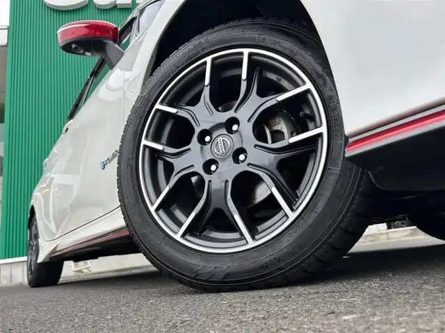 日産 ノート e－パワーニスモ S 宮城県 2020(令2)年 3.8万km ブリリアントホワイトパール インテリジェントルームミラー/＋インテリジェントアラウンドビューモニター＋ドアミラーヒーター/インテリジェントクルーズコントロール＋車線逸脱防止支援/＝＝＝/インテリジェントエマージェンシーブレーキ/車線逸脱警報/踏み間違い防止アシスト/コーナーセンサー/ハイビームアシスト/純正ナビ（MJ320D-W）/・CD/DVD/・Bluetooth/・フルセグTV/ETC/ドライブレコーダー/革巻きステアリング/ステアリングスイッチ/LEDヘッドランプ/フォグランプ/オートライト/スマートキー＆プッシュスタート/スペアキー1本/電動格納ミラー/純正16インチAW/純正ドアバイザー/純正フロアマット/Wエアバッグ