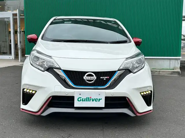 日産 ノート e－パワーニスモ S 宮城県 2020(令2)年 3.8万km ブリリアントホワイトパール インテリジェントルームミラー/＋インテリジェントアラウンドビューモニター＋ドアミラーヒーター/インテリジェントクルーズコントロール＋車線逸脱防止支援/＝＝＝/インテリジェントエマージェンシーブレーキ/車線逸脱警報/踏み間違い防止アシスト/コーナーセンサー/ハイビームアシスト/純正ナビ（MJ320D-W）/・CD/DVD/・Bluetooth/・フルセグTV/ETC/ドライブレコーダー/革巻きステアリング/ステアリングスイッチ/LEDヘッドランプ/フォグランプ/オートライト/スマートキー＆プッシュスタート/スペアキー1本/電動格納ミラー/純正16インチAW/純正ドアバイザー/純正フロアマット/Wエアバッグ