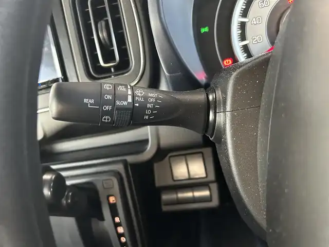 スズキ アルト ハイブリッドX 愛知県 2024(令6)年 1.1万km ソフトベージュメタリック 純正7型メモリナビ　/(フルセグＴＶ/CD/DVD/BT/SD)/前席シートヒーター　/前後ドラレコ　/ＥＴＣ　/衝突軽減システム　/レーンアシスト　/アイドリングストップ　/純正ＬＥＤヘッドライト　/純正フロアマット　/純正１４インチＡＷ　/ドアバイザー