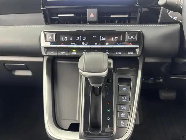 トヨタ ノア ハイブリッド S－Z 大分県 2024(令6)年 4万km メタルストリームM 純正１０．５型ディスプレイオーディオ/(CD/DVD/BT/フルセグTV/AppleCarPlay/AndroidAuto)/１４型フリップダウンモニター/ビルとインＥＴＣ/バックカメラ/ＢＳＭ/Ｔｏｙｏｔａ　Ｓａｆｅｔｙ　Ｓｅｎｓｅ/・プリクラッシュセーフティ/・レーントレーシングアシスト/・レーンディパーチャーアラート/・レーダークルーズコントロール/・オートマチックハイビーム/・ロードサインアシスト/・プロアクティブドライビングアシスト/・発進遅れ告知機能/シートヒーター/両側パワースライド