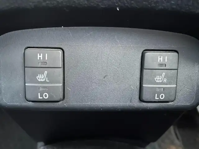 トヨタ シエンタ G 石川県 2016(平28)年 11.1万km コバルトブルーメタリック 4WD/トヨタセーフティセンス/・衝突軽減ブレーキ/・レーンキープアシスト/純正SDナビゲーション/【Bluetooth・フルセグTV・CD・DVD・SD】/バックカメラ/LEDヘッドライト/・オートライト/・フォグランプ/・オートハイビーム/ビルトインETC/両側パワースライドドア/前席シートヒーター/エンジンプッシュスタート/・スマートキー/・スペアキー/HDMI入力端子/ステアリングリモコン/純正マット/横滑り防止装置/保証書/取扱説明書/記録薄