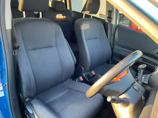 トヨタ シエンタ G 石川県 2016(平28)年 11.1万km コバルトブルーメタリック 4WD/トヨタセーフティセンス/・衝突軽減ブレーキ/・レーンキープアシスト/純正SDナビゲーション/【Bluetooth・フルセグTV・CD・DVD・SD】/バックカメラ/LEDヘッドライト/・オートライト/・フォグランプ/・オートハイビーム/ビルトインETC/両側パワースライドドア/前席シートヒーター/エンジンプッシュスタート/・スマートキー/・スペアキー/HDMI入力端子/ステアリングリモコン/純正マット/横滑り防止装置/保証書/取扱説明書/記録薄