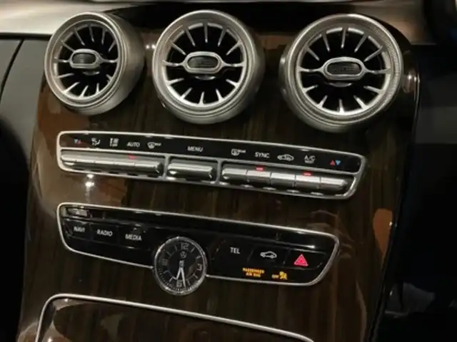 メルセデス・ベンツ Ｃ２００ 4マチックアバンギャルド 道央・札幌 2017(平29)年 5.3万km イリジウムシルバー メタリックペイント/レーダーセーフティパッケージ/　・ACC/　・PRE-SAFE/　・BASプラス/　・リアCPA/　・レーンキープアシスト/　・ブラインドスポットアシスト/ベーシックパッケージ/　・パークトロニック/　・アクティブパーキングアシスト/　・前席シートヒーター/ハーフレザーシート/メモリー付パワーシート/純正HDDナビ/フルセグテレビ/DVD/BT/SD/USB/バックカメラ/LEDインテリジェントシステム/アダプティブハイビームアシストプラス
