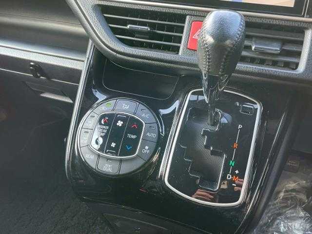 トヨタ ノア Si ダブルバイビーⅡ 岩手県 2019(令1)年 5.9万km ブラック 純正１０インチナビ　Ｂｌｕｅｔｏｏｔｈ／ＣＤ／ＤＶＤ／フルセグＴＶ　/４ＷＤ　/バックカメラ　/クルーズコントロール　/両側パワースライドドア　/アイドリングストップ　/フリップダウンモニター　/ＥＴＣ/WAC/前方ドラレコ/TVキャンセラー/電動格納ミラー