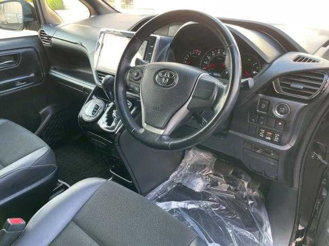 トヨタ ノア Si ダブルバイビーⅡ 岩手県 2019(令1)年 5.9万km ブラック 純正１０インチナビ　Ｂｌｕｅｔｏｏｔｈ／ＣＤ／ＤＶＤ／フルセグＴＶ　/４ＷＤ　/バックカメラ　/クルーズコントロール　/両側パワースライドドア　/アイドリングストップ　/フリップダウンモニター　/ＥＴＣ/WAC/前方ドラレコ/TVキャンセラー/電動格納ミラー