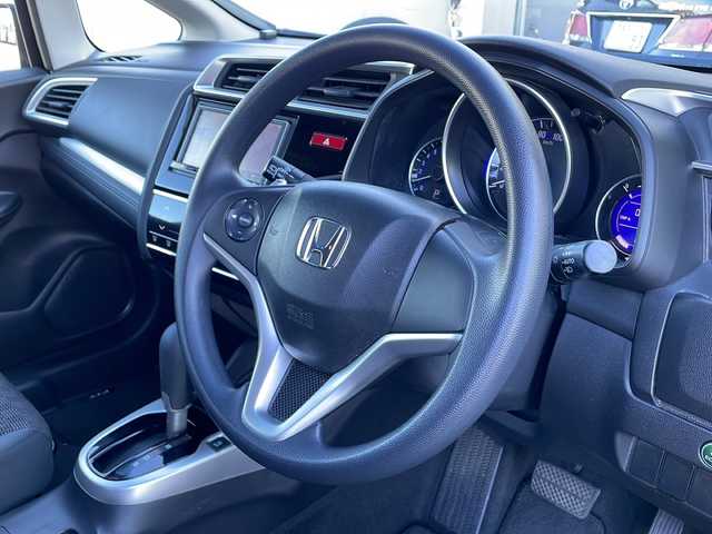 ホンダ フィット 13G Sパッケージ 富山県 2014(平26)年 7万km クリスタルブラックパール 禁煙車/社外ナビ/バックカメラ/フルセグTV/電動格納ミラー/ドライブレコーダー/CTBA/アイドリングストップ/プッシュスタート/スマートキー/ETC/純正アルミホイール/純正フロアマット/カーテンエアバッグ/横滑り防止装置