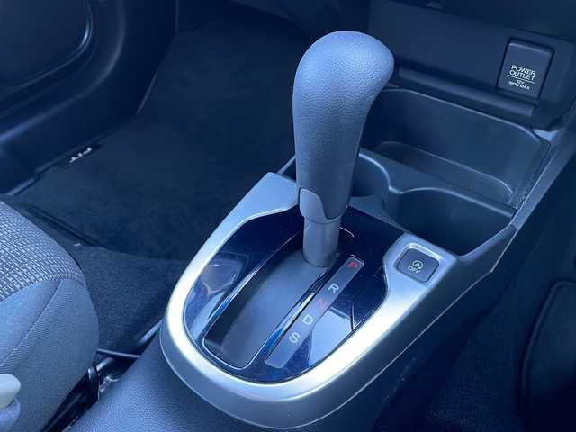 ホンダ フィット 13G Sパッケージ 富山県 2014(平26)年 7万km クリスタルブラックパール 禁煙車/社外ナビ/バックカメラ/フルセグTV/電動格納ミラー/ドライブレコーダー/CTBA/アイドリングストップ/プッシュスタート/スマートキー/ETC/純正アルミホイール/純正フロアマット/カーテンエアバッグ/横滑り防止装置