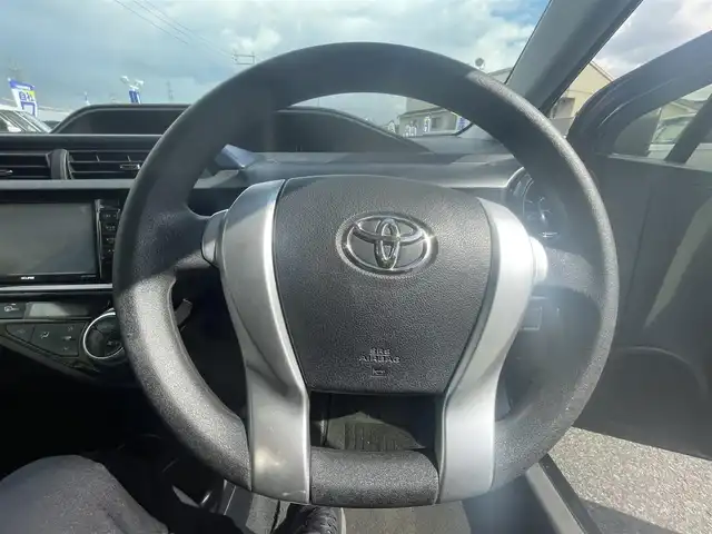 トヨタ アクア S 岡山県 2016(平28)年 11万km ブラックマイカ (株)IDOMが運営する【じしゃロン岡山店】の自社ローン専用車両になります。こちらは現金またはオートローンご利用時の価格です。自社ローンご希望の方は別途その旨お申付け下さい/社外7インチナビ(AVN-SZ05iW)/Bluetooth/フルセグ/ETC/プッシュスタート/オートライト/純正フロアマット