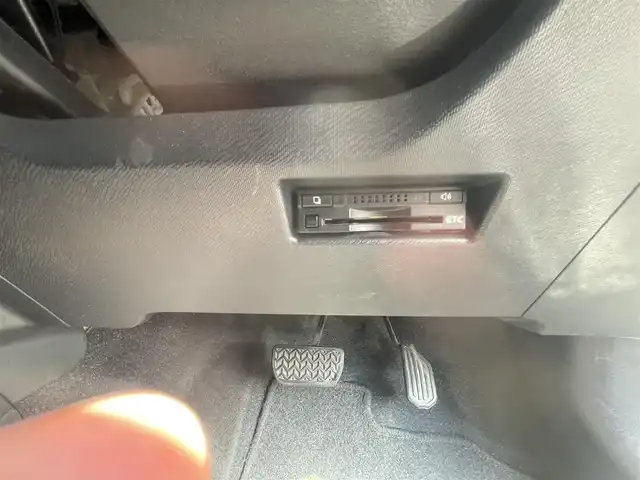 トヨタ アクア S 岡山県 2016(平28)年 11万km ブラックマイカ (株)IDOMが運営する【じしゃロン岡山店】の自社ローン専用車両になります。こちらは現金またはオートローンご利用時の価格です。自社ローンご希望の方は別途その旨お申付け下さい/社外7インチナビ(AVN-SZ05iW)/Bluetooth/フルセグ/ETC/プッシュスタート/オートライト/純正フロアマット