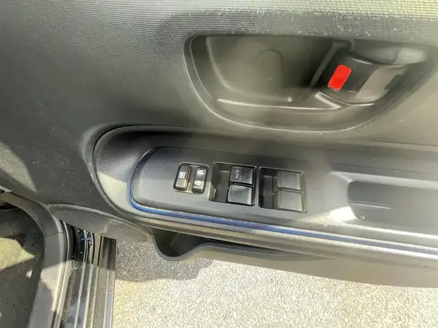 トヨタ アクア S 岡山県 2016(平28)年 11万km ブラックマイカ (株)IDOMが運営する【じしゃロン岡山店】の自社ローン専用車両になります。こちらは現金またはオートローンご利用時の価格です。自社ローンご希望の方は別途その旨お申付け下さい/社外7インチナビ(AVN-SZ05iW)/Bluetooth/フルセグ/ETC/プッシュスタート/オートライト/純正フロアマット