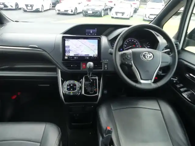 トヨタ エスクァイア Xi 千葉県 2018(平30)年 7.4万km ホワイトパールクリスタルシャイン Toyota Safety Sense/・プリクラッシュセーフティ/・レーンディパーチャーアラート/・オートハイビーム/クルーズコントロール/左パワースライドドア/右イージークローザードア/社外メモリーナビ/地デジTV/【DVD/CD再生機能　Bluetooth接続】/バックカメラ/フリップダウンモニター/革巻きステアリング/ETC/LEDヘッドライト/フォグライト/ウインカーミラー/純正15インチアルミホイル/スマートキー