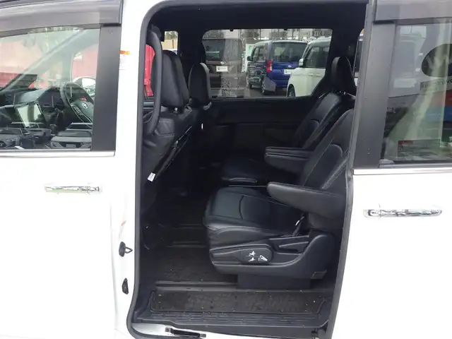 トヨタ エスクァイア Xi 千葉県 2018(平30)年 7.4万km ホワイトパールクリスタルシャイン Toyota Safety Sense/・プリクラッシュセーフティ/・レーンディパーチャーアラート/・オートハイビーム/クルーズコントロール/左パワースライドドア/右イージークローザードア/社外メモリーナビ/地デジTV/【DVD/CD再生機能　Bluetooth接続】/バックカメラ/フリップダウンモニター/革巻きステアリング/ETC/LEDヘッドライト/フォグライト/ウインカーミラー/純正15インチアルミホイル/スマートキー