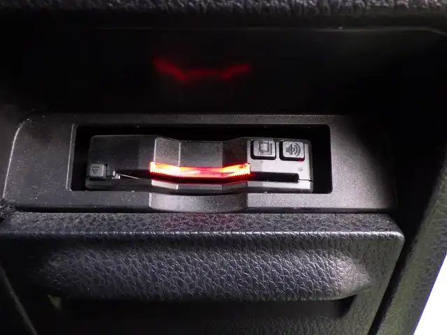 トヨタ エスクァイア Xi 千葉県 2018(平30)年 7.4万km ホワイトパールクリスタルシャイン Toyota Safety Sense/・プリクラッシュセーフティ/・レーンディパーチャーアラート/・オートハイビーム/クルーズコントロール/左パワースライドドア/右イージークローザードア/社外メモリーナビ/地デジTV/【DVD/CD再生機能　Bluetooth接続】/バックカメラ/フリップダウンモニター/革巻きステアリング/ETC/LEDヘッドライト/フォグライト/ウインカーミラー/純正15インチアルミホイル/スマートキー