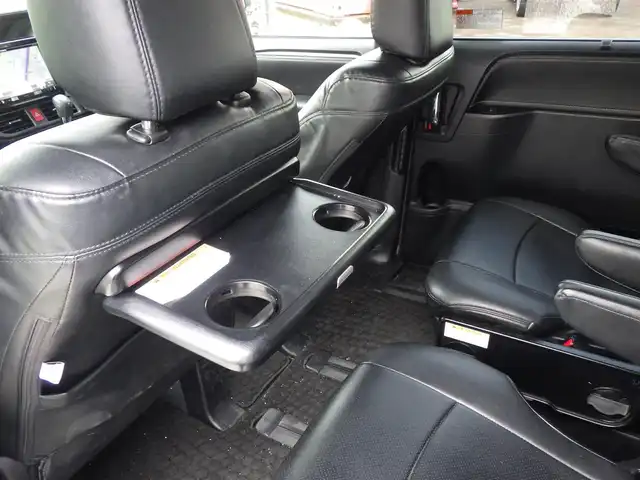 トヨタ エスクァイア Xi 千葉県 2018(平30)年 7.4万km ホワイトパールクリスタルシャイン Toyota Safety Sense/・プリクラッシュセーフティ/・レーンディパーチャーアラート/・オートハイビーム/クルーズコントロール/左パワースライドドア/右イージークローザードア/社外メモリーナビ/地デジTV/【DVD/CD再生機能　Bluetooth接続】/バックカメラ/フリップダウンモニター/革巻きステアリング/ETC/LEDヘッドライト/フォグライト/ウインカーミラー/純正15インチアルミホイル/スマートキー