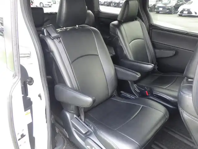 トヨタ エスクァイア Xi 千葉県 2018(平30)年 7.4万km ホワイトパールクリスタルシャイン Toyota Safety Sense/・プリクラッシュセーフティ/・レーンディパーチャーアラート/・オートハイビーム/クルーズコントロール/左パワースライドドア/右イージークローザードア/社外メモリーナビ/地デジTV/【DVD/CD再生機能　Bluetooth接続】/バックカメラ/フリップダウンモニター/革巻きステアリング/ETC/LEDヘッドライト/フォグライト/ウインカーミラー/純正15インチアルミホイル/スマートキー