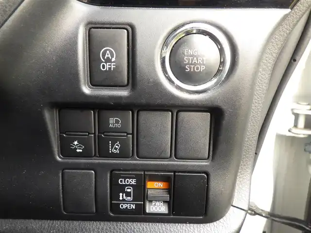 トヨタ エスクァイア Xi 千葉県 2018(平30)年 7.4万km ホワイトパールクリスタルシャイン Toyota Safety Sense/・プリクラッシュセーフティ/・レーンディパーチャーアラート/・オートハイビーム/クルーズコントロール/左パワースライドドア/右イージークローザードア/社外メモリーナビ/地デジTV/【DVD/CD再生機能　Bluetooth接続】/バックカメラ/フリップダウンモニター/革巻きステアリング/ETC/LEDヘッドライト/フォグライト/ウインカーミラー/純正15インチアルミホイル/スマートキー