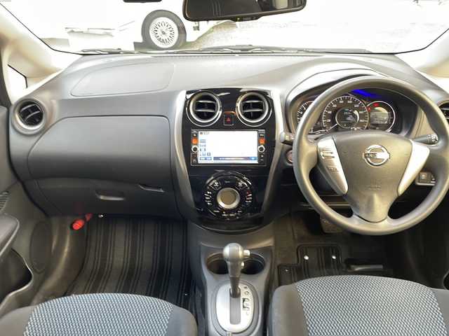 日産 ノート X DIG－S Vセレ +セーフ 兵庫県 2015(平27)年 7.4万km ダークメタルグレー 純正ディーラーSDナビ/Bluetooth/USB/iPod/CD/DVD/AM/FM/ワンセグテレビ（走行中視聴可能）/アラウンドビューモニター/アイドリングストップ/前後ドライブレコーダー/ETC/エマージェンシーブレーキ/アンチロック・ブレーキ・システム/レーンキープアシスト/前後コーナーセンサー/横滑り防止装置/盗難防止装置/パワーウィンドウ/パワーステアリング/純正フロアマット/エアバッグ（W）/スマートキー/スペアキー（1本）/保証書/取扱説明書