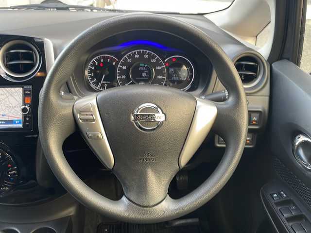 日産 ノート X DIG－S Vセレ +セーフ 兵庫県 2015(平27)年 7.4万km ダークメタルグレー 純正ディーラーSDナビ/Bluetooth/USB/iPod/CD/DVD/AM/FM/ワンセグテレビ（走行中視聴可能）/アラウンドビューモニター/アイドリングストップ/前後ドライブレコーダー/ETC/エマージェンシーブレーキ/アンチロック・ブレーキ・システム/レーンキープアシスト/前後コーナーセンサー/横滑り防止装置/盗難防止装置/パワーウィンドウ/パワーステアリング/純正フロアマット/エアバッグ（W）/スマートキー/スペアキー（1本）/保証書/取扱説明書