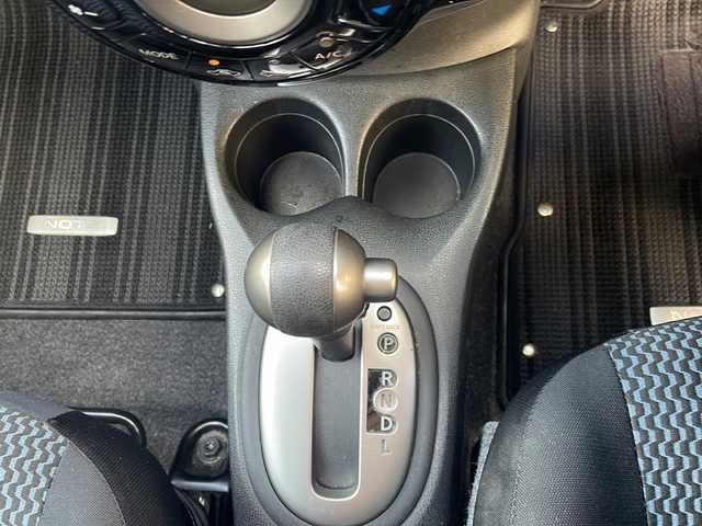 日産 ノート X DIG－S Vセレ +セーフ 兵庫県 2015(平27)年 7.4万km ダークメタルグレー 純正ディーラーSDナビ/Bluetooth/USB/iPod/CD/DVD/AM/FM/ワンセグテレビ（走行中視聴可能）/アラウンドビューモニター/アイドリングストップ/前後ドライブレコーダー/ETC/エマージェンシーブレーキ/アンチロック・ブレーキ・システム/レーンキープアシスト/前後コーナーセンサー/横滑り防止装置/盗難防止装置/パワーウィンドウ/パワーステアリング/純正フロアマット/エアバッグ（W）/スマートキー/スペアキー（1本）/保証書/取扱説明書