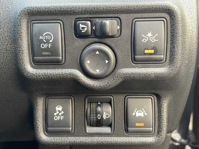 日産 ノート X DIG－S Vセレ +セーフ 兵庫県 2015(平27)年 7.4万km ダークメタルグレー 純正ディーラーSDナビ/Bluetooth/USB/iPod/CD/DVD/AM/FM/ワンセグテレビ（走行中視聴可能）/アラウンドビューモニター/アイドリングストップ/前後ドライブレコーダー/ETC/エマージェンシーブレーキ/アンチロック・ブレーキ・システム/レーンキープアシスト/前後コーナーセンサー/横滑り防止装置/盗難防止装置/パワーウィンドウ/パワーステアリング/純正フロアマット/エアバッグ（W）/スマートキー/スペアキー（1本）/保証書/取扱説明書