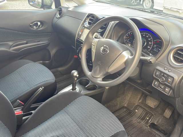 日産 ノート X DIG－S Vセレ +セーフ 兵庫県 2015(平27)年 7.4万km ダークメタルグレー 純正ディーラーSDナビ/Bluetooth/USB/iPod/CD/DVD/AM/FM/ワンセグテレビ（走行中視聴可能）/アラウンドビューモニター/アイドリングストップ/前後ドライブレコーダー/ETC/エマージェンシーブレーキ/アンチロック・ブレーキ・システム/レーンキープアシスト/前後コーナーセンサー/横滑り防止装置/盗難防止装置/パワーウィンドウ/パワーステアリング/純正フロアマット/エアバッグ（W）/スマートキー/スペアキー（1本）/保証書/取扱説明書