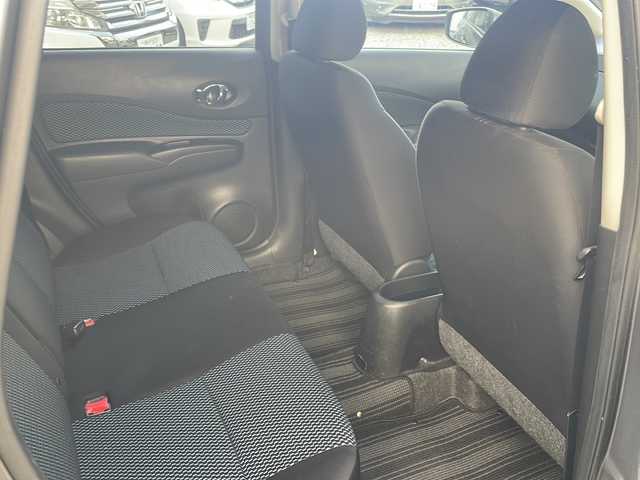 日産 ノート X DIG－S Vセレ +セーフ 兵庫県 2015(平27)年 7.4万km ダークメタルグレー 純正ディーラーSDナビ/Bluetooth/USB/iPod/CD/DVD/AM/FM/ワンセグテレビ（走行中視聴可能）/アラウンドビューモニター/アイドリングストップ/前後ドライブレコーダー/ETC/エマージェンシーブレーキ/アンチロック・ブレーキ・システム/レーンキープアシスト/前後コーナーセンサー/横滑り防止装置/盗難防止装置/パワーウィンドウ/パワーステアリング/純正フロアマット/エアバッグ（W）/スマートキー/スペアキー（1本）/保証書/取扱説明書