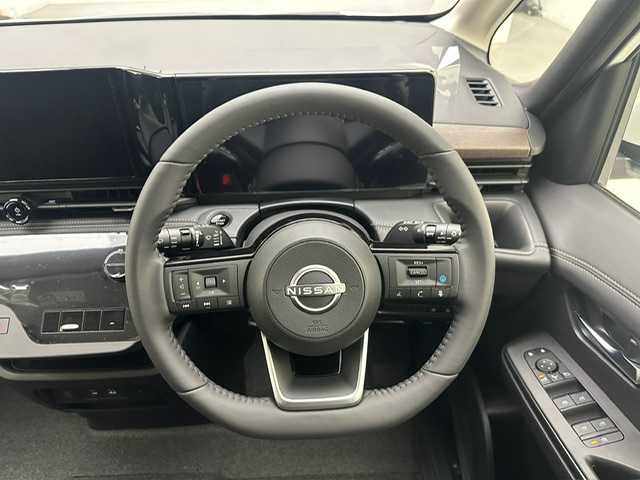 日産 セレナ e－パワー ハイウェイスター V 兵庫県 2025(令7)年 0.1千km プリズムホワイト 登録済未使用車/純正ディスプレイオーディオ/純正メモリナビ/（Bluetooth/USB/HDMI/フルセグ）/純正フリップダウンモニター/インテリジェントルームミラー/純正ミラー内蔵ドライブレコーダー/プロパイロット/エマージェンシーブレーキ/LKA/BSM/ACC/コーナーセンサー/ビルトインETC2.0/ワイヤレス充電/両側パワースライドドア/LEDヘッドライト/ＬＥＤフォグランプ/オートハイビーム/純正16インチアルミホイール/スペアキー×１