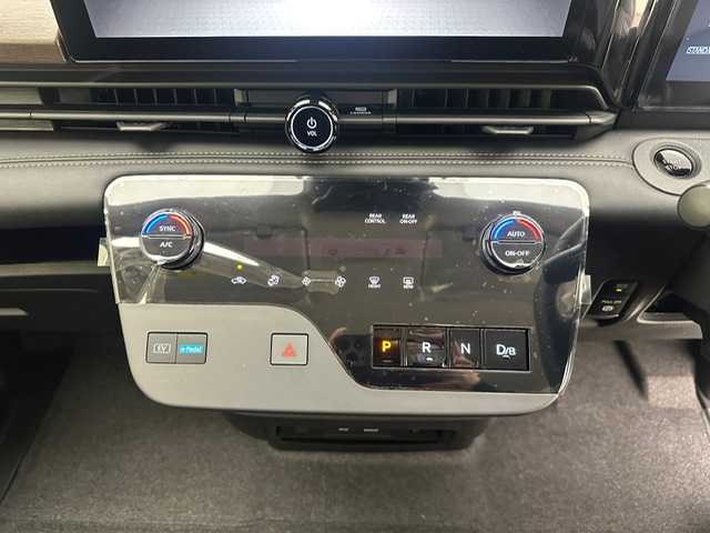 日産 セレナ e－パワー ハイウェイスター V 兵庫県 2025(令7)年 0.1千km プリズムホワイト 登録済未使用車/純正ディスプレイオーディオ/純正メモリナビ/（Bluetooth/USB/HDMI/フルセグ）/純正フリップダウンモニター/インテリジェントルームミラー/純正ミラー内蔵ドライブレコーダー/プロパイロット/エマージェンシーブレーキ/LKA/BSM/ACC/コーナーセンサー/ビルトインETC2.0/ワイヤレス充電/両側パワースライドドア/LEDヘッドライト/ＬＥＤフォグランプ/オートハイビーム/純正16インチアルミホイール/スペアキー×１