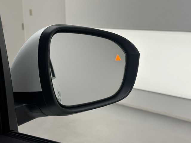 日産 セレナ e－パワー ハイウェイスター V 兵庫県 2025(令7)年 0.1千km プリズムホワイト 登録済未使用車/純正ディスプレイオーディオ/純正メモリナビ/（Bluetooth/USB/HDMI/フルセグ）/純正フリップダウンモニター/インテリジェントルームミラー/純正ミラー内蔵ドライブレコーダー/プロパイロット/エマージェンシーブレーキ/LKA/BSM/ACC/コーナーセンサー/ビルトインETC2.0/ワイヤレス充電/両側パワースライドドア/LEDヘッドライト/ＬＥＤフォグランプ/オートハイビーム/純正16インチアルミホイール/スペアキー×１