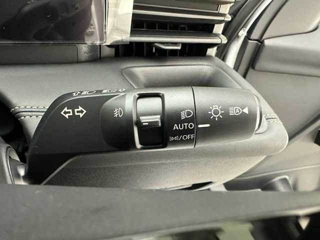 日産 セレナ e－パワー ハイウェイスター V 兵庫県 2025(令7)年 0.1千km プリズムホワイト 登録済未使用車/純正ディスプレイオーディオ/純正メモリナビ/（Bluetooth/USB/HDMI/フルセグ）/純正フリップダウンモニター/インテリジェントルームミラー/純正ミラー内蔵ドライブレコーダー/プロパイロット/エマージェンシーブレーキ/LKA/BSM/ACC/コーナーセンサー/ビルトインETC2.0/ワイヤレス充電/両側パワースライドドア/LEDヘッドライト/ＬＥＤフォグランプ/オートハイビーム/純正16インチアルミホイール/スペアキー×１