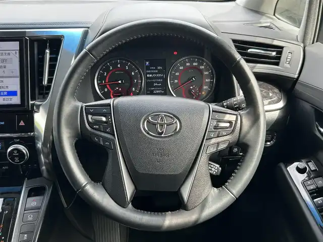 トヨタ ヴェルファイア Z 愛媛県 2019(令1)年 2.3万km ホワイトパールクリスタルシャイン 純正10.5インチメモリナビ【NSZN-Z68T】/純正12.1インチフリップダウンモニター/・CD/DVD /・Bluetooth /フルセグTV/バックカメラ/両側パワースライドドア/ビルトインETC/トヨタセーフティセンス/プリクラッシュセーフティ/レーンキープアシスト/コーナーセンサー/レーダークルーズコントロール/オットマン/純正LEDヘッドライト/フォグランプ/純正フロアマット/純正18インチAW/オートハイビーム/プッシュスタート/スマートキー/スペアキー/保証書/取扱説明書