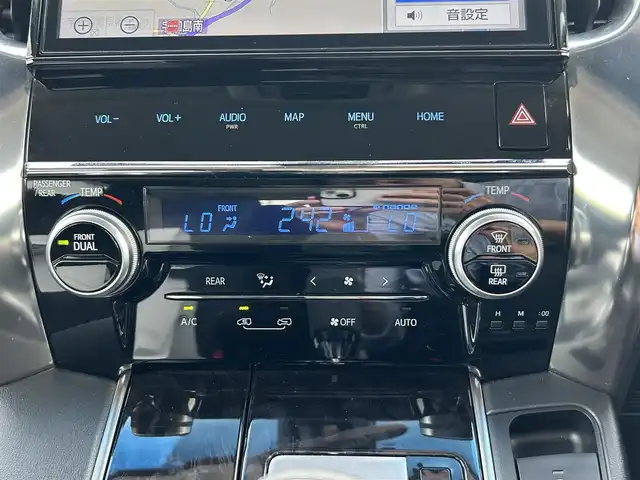 トヨタ ヴェルファイア Z 愛媛県 2019(令1)年 2.3万km ホワイトパールクリスタルシャイン 純正10.5インチメモリナビ【NSZN-Z68T】/純正12.1インチフリップダウンモニター/・CD/DVD /・Bluetooth /フルセグTV/バックカメラ/両側パワースライドドア/ビルトインETC/トヨタセーフティセンス/プリクラッシュセーフティ/レーンキープアシスト/コーナーセンサー/レーダークルーズコントロール/オットマン/純正LEDヘッドライト/フォグランプ/純正フロアマット/純正18インチAW/オートハイビーム/プッシュスタート/スマートキー/スペアキー/保証書/取扱説明書