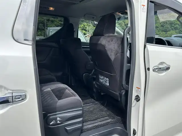 トヨタ ヴェルファイア Z 愛媛県 2019(令1)年 2.3万km ホワイトパールクリスタルシャイン 純正10.5インチメモリナビ【NSZN-Z68T】/純正12.1インチフリップダウンモニター/・CD/DVD /・Bluetooth /フルセグTV/バックカメラ/両側パワースライドドア/ビルトインETC/トヨタセーフティセンス/プリクラッシュセーフティ/レーンキープアシスト/コーナーセンサー/レーダークルーズコントロール/オットマン/純正LEDヘッドライト/フォグランプ/純正フロアマット/純正18インチAW/オートハイビーム/プッシュスタート/スマートキー/スペアキー/保証書/取扱説明書