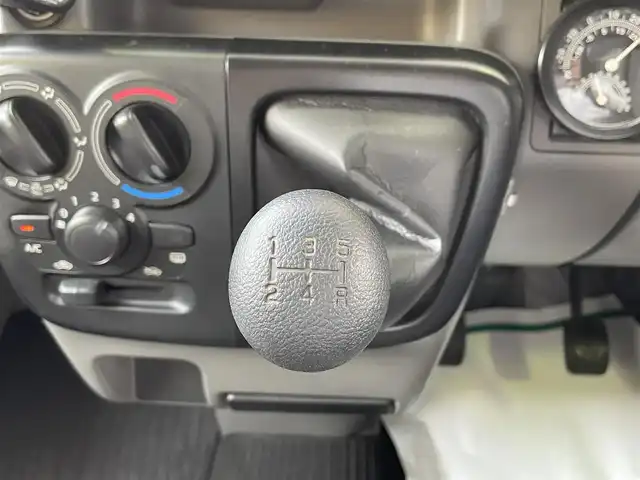 スズキ エブリイ PA 和歌山県 2021(令3)年 1.8万km シルキーシルバーメタリック 社外KENWOODナビ/登録時走行距離17161km/５MT/後席マットレス×３/ETC/ラバーマット/ドアバイザー