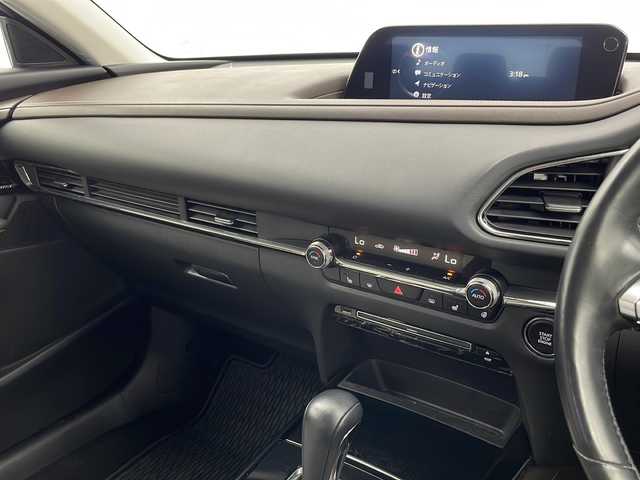 マツダ ＣＸ－３０ X Lパッケージ 新潟県 2020(令2)年 3.3万km スノーフレイクホワイトパールマイカ 4WD/サンルーフ/BOSEプレミアムサウンド/メーカー純正ナビ/(CD.DVD.HDD.フルセグ.USB.Bluetooth)/全方位カメラ/マルチテレイン/衝突軽減ブレーキ/レーダークルーズコントロール/レーンキープアシスト/オートマチックハイビーム/革巻きステアリング/ステアリングリモコン.ヒーター/LEDオートライト/フォグランプ/パドルシフト/運転席パワーシート(メモリ)/前席シートヒーター/ホワイトレザーシート/コーナーセンサー/スマートキー×2/純正ラバーマット/スタッドレスAWセット車載