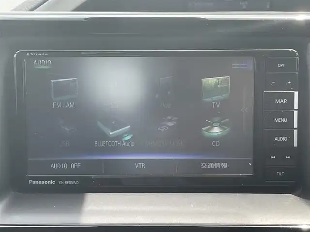 トヨタ ヴォクシー ZS 煌 愛知県 2018(平30)年 4万km ホワイトパールクリスタルシャイン ・ワンオーナー/・PanasonicSDメモリーナビ/・バックカメラ/・フルセグTV/・CD/DVD再生/・ETC（新セキュロティ対応）/・ミュージックサーバー（SD録音）/・Bluetooth接続/・MTモード付きAT/・クルーズコントロール/・3列シート/・両側パワースライドドア/・社外製フロアマット/・ウォークスルー（1列目）/・純正アルミホイール付きタイヤ4本積載/・MANARAY SPORT 16インチアルミホイール/・LEDヘッドライト/・オートマチックハイビーム/・横滑り防止装置/・衝突軽減ブレーキ/・レーンキープアシスト/・充電用USBポート（2個）/・全席オートエアコン/・スマートキー/・プッシュスタート
