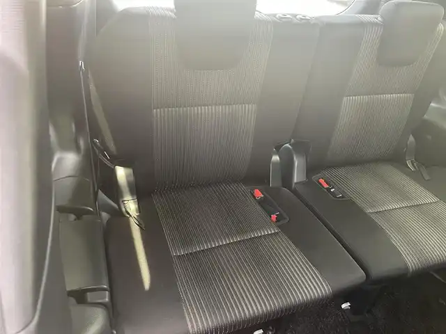 トヨタ ヴォクシー ZS 煌 愛知県 2018(平30)年 4万km ホワイトパールクリスタルシャイン ・ワンオーナー/・PanasonicSDメモリーナビ/・バックカメラ/・フルセグTV/・CD/DVD再生/・ETC（新セキュロティ対応）/・ミュージックサーバー（SD録音）/・Bluetooth接続/・MTモード付きAT/・クルーズコントロール/・3列シート/・両側パワースライドドア/・社外製フロアマット/・ウォークスルー（1列目）/・純正アルミホイール付きタイヤ4本積載/・MANARAY SPORT 16インチアルミホイール/・LEDヘッドライト/・オートマチックハイビーム/・横滑り防止装置/・衝突軽減ブレーキ/・レーンキープアシスト/・充電用USBポート（2個）/・全席オートエアコン/・スマートキー/・プッシュスタート