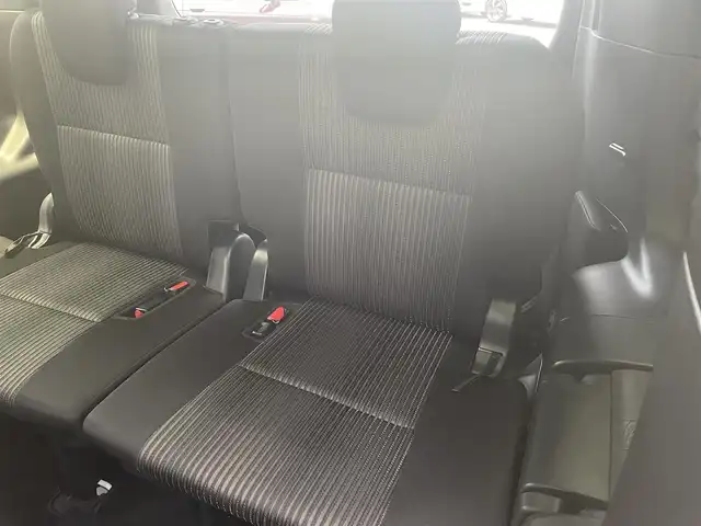 トヨタ ヴォクシー ZS 煌 愛知県 2018(平30)年 4万km ホワイトパールクリスタルシャイン ・ワンオーナー/・PanasonicSDメモリーナビ/・バックカメラ/・フルセグTV/・CD/DVD再生/・ETC（新セキュロティ対応）/・ミュージックサーバー（SD録音）/・Bluetooth接続/・MTモード付きAT/・クルーズコントロール/・3列シート/・両側パワースライドドア/・社外製フロアマット/・ウォークスルー（1列目）/・純正アルミホイール付きタイヤ4本積載/・MANARAY SPORT 16インチアルミホイール/・LEDヘッドライト/・オートマチックハイビーム/・横滑り防止装置/・衝突軽減ブレーキ/・レーンキープアシスト/・充電用USBポート（2個）/・全席オートエアコン/・スマートキー/・プッシュスタート