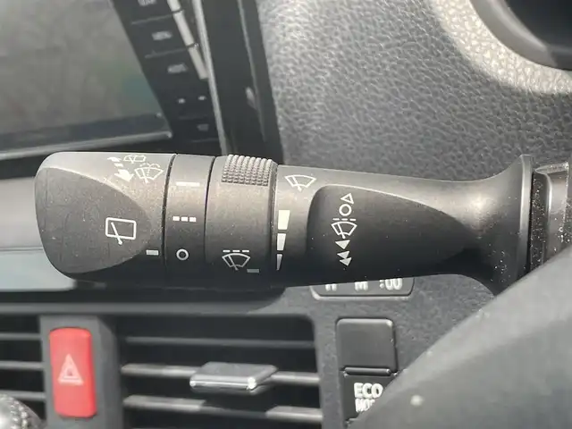 トヨタ ヴォクシー ZS 煌 愛知県 2018(平30)年 4万km ホワイトパールクリスタルシャイン ・ワンオーナー/・PanasonicSDメモリーナビ/・バックカメラ/・フルセグTV/・CD/DVD再生/・ETC（新セキュロティ対応）/・ミュージックサーバー（SD録音）/・Bluetooth接続/・MTモード付きAT/・クルーズコントロール/・3列シート/・両側パワースライドドア/・社外製フロアマット/・ウォークスルー（1列目）/・純正アルミホイール付きタイヤ4本積載/・MANARAY SPORT 16インチアルミホイール/・LEDヘッドライト/・オートマチックハイビーム/・横滑り防止装置/・衝突軽減ブレーキ/・レーンキープアシスト/・充電用USBポート（2個）/・全席オートエアコン/・スマートキー/・プッシュスタート