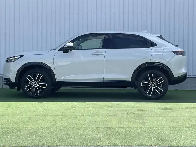 ホンダ ヴェゼル ハイブリッド e:HEV Z 香川県 2025(令7)年 0.1千km プラチナホワイトパール 登録時走行距離：3km/ホンダセンシング/純正9インチナビ/ホンダコネクトディスプレイ/ワイヤレス充電/バックカメラ/レーダークルーズコントロール/ダウンヒルアシストコントロール/前席シートヒーター/革巻きステアリング/ステアリングリモコン/レーダークルーズコントロール/ブラインドスポットモニター/オートハイビーム/LEDヘッドライト/フォグライト/ETC2.0/純正18インチアルミホイール/ハーフレザー/スマートキー/プッシュスタート/Bluetooth/電動格納ウィンカーミラー/ISOFIX