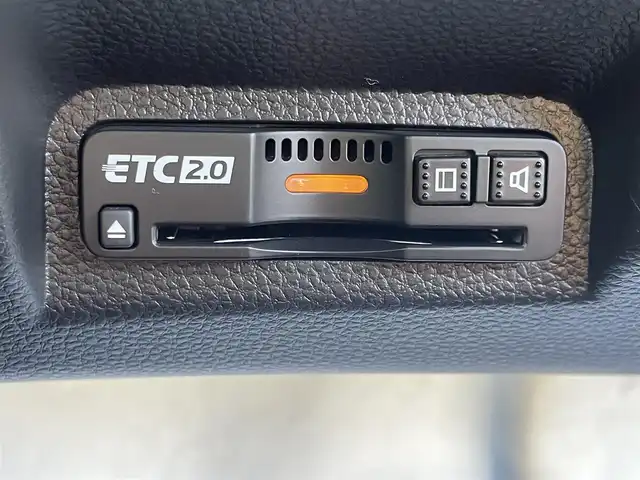 ホンダ ヴェゼル ハイブリッド e:HEV Z 香川県 2025(令7)年 0.1千km プラチナホワイトパール 登録時走行距離：3km/ホンダセンシング/純正9インチナビ/ホンダコネクトディスプレイ/ワイヤレス充電/バックカメラ/レーダークルーズコントロール/ダウンヒルアシストコントロール/前席シートヒーター/革巻きステアリング/ステアリングリモコン/レーダークルーズコントロール/ブラインドスポットモニター/オートハイビーム/LEDヘッドライト/フォグライト/ETC2.0/純正18インチアルミホイール/ハーフレザー/スマートキー/プッシュスタート/Bluetooth/電動格納ウィンカーミラー/ISOFIX