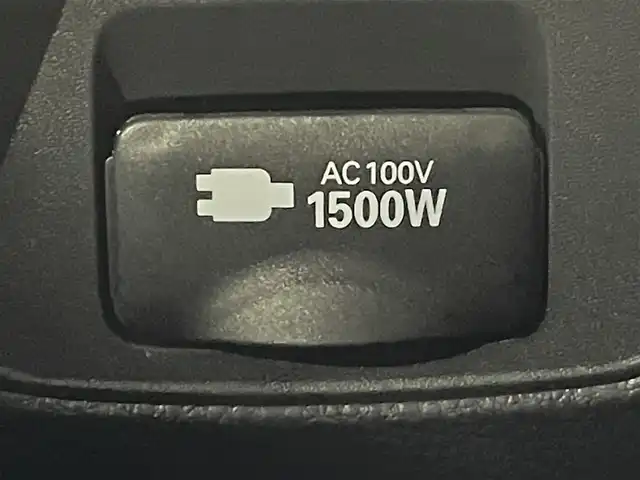 トヨタ ヴォクシー ハイブリッド S－Z 愛知県 2022(令4)年 2.1万km ホワイトパールクリスタルシャイン 純正１０．５インチディスプレイナビ　/（Bluetooth/フルセグTV/CarPlay/FM/AM/HDMI/USB)/セーフティパッケージ/　　-トヨタチームメイト/　　（アドバンスパーク・アドバンスドライブ・パーキングサポートブレーキ）/パノラミックビューモニター　/ＡＣ１００Ｖ　/トヨタセーフティセンス　/　　-プリクラッシュセーフティ/　　-レーントレーシングアシスト＋レーンディパーチャーアラート/　　-レーダークルーズコントロール/　　-オートマチックハイビーム/　　-ロードサインアシスト/　　-発進遅れ告知機能/両側パワースライドドア　/シートヒーター　/ビルトインＥＴＣ２．０　/デジタルインナーミラー/ドライブレコーダー/クリアランスソナー/USB端子/プッシュスタート/　　-スマートキー