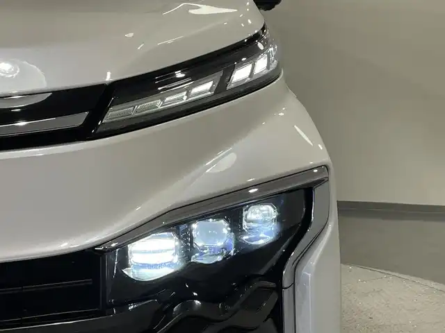 トヨタ ヴォクシー ハイブリッド S－Z 愛知県 2022(令4)年 2.1万km ホワイトパールクリスタルシャイン 純正１０．５インチディスプレイナビ　/（Bluetooth/フルセグTV/CarPlay/FM/AM/HDMI/USB)/セーフティパッケージ/　　-トヨタチームメイト/　　（アドバンスパーク・アドバンスドライブ・パーキングサポートブレーキ）/パノラミックビューモニター　/ＡＣ１００Ｖ　/トヨタセーフティセンス　/　　-プリクラッシュセーフティ/　　-レーントレーシングアシスト＋レーンディパーチャーアラート/　　-レーダークルーズコントロール/　　-オートマチックハイビーム/　　-ロードサインアシスト/　　-発進遅れ告知機能/両側パワースライドドア　/シートヒーター　/ビルトインＥＴＣ２．０　/デジタルインナーミラー/ドライブレコーダー/クリアランスソナー/USB端子/プッシュスタート/　　-スマートキー