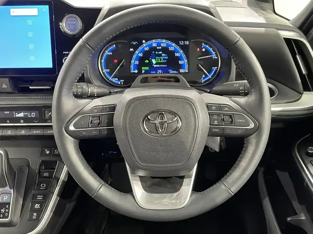トヨタ ヴォクシー ハイブリッド S－Z 愛知県 2022(令4)年 2.1万km ホワイトパールクリスタルシャイン 純正１０．５インチディスプレイナビ　/（Bluetooth/フルセグTV/CarPlay/FM/AM/HDMI/USB)/セーフティパッケージ/　　-トヨタチームメイト/　　（アドバンスパーク・アドバンスドライブ・パーキングサポートブレーキ）/パノラミックビューモニター　/ＡＣ１００Ｖ　/トヨタセーフティセンス　/　　-プリクラッシュセーフティ/　　-レーントレーシングアシスト＋レーンディパーチャーアラート/　　-レーダークルーズコントロール/　　-オートマチックハイビーム/　　-ロードサインアシスト/　　-発進遅れ告知機能/両側パワースライドドア　/シートヒーター　/ビルトインＥＴＣ２．０　/デジタルインナーミラー/ドライブレコーダー/クリアランスソナー/USB端子/プッシュスタート/　　-スマートキー