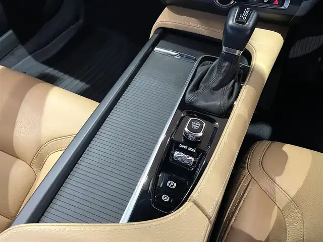 ボルボ Ｖ９０ クロスカントリー T5 AWD モメンタム 道央・札幌 2018(平30)年 3万km オスミウムグレーM ワンオーナー/インテリセーフACC/BLIS/LKA/LCMA/CTA/360°カメラ/パークアシストパイロット/ブラウンレザーシート/シートヒーター/LEDヘッドライト/パワーテールゲート